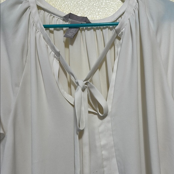 H&M- Elegant Cream Women's Top - Picture 2 of 4